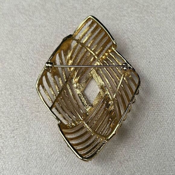 Vintage Monet Brooch Pin Large Gold-tone Textured Wire Diamond Shape Open work - Picture 4 of 7